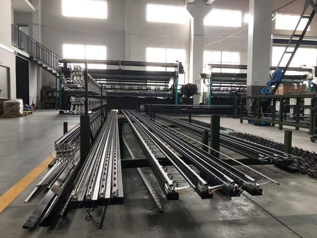 HKS4 Warp Knitting Machine（296" 28E Factory: Production of 15mm High /150D Ultra-matte Yarn /5.5 Cm Wide Draw Strips Is in Progress）