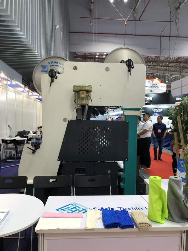 HKS4 Warp Knitting Machine（296" 28E Factory: Production of 15mm High /150D Ultra-matte Yarn /5.5 Cm Wide Draw Strips Is in Progress）