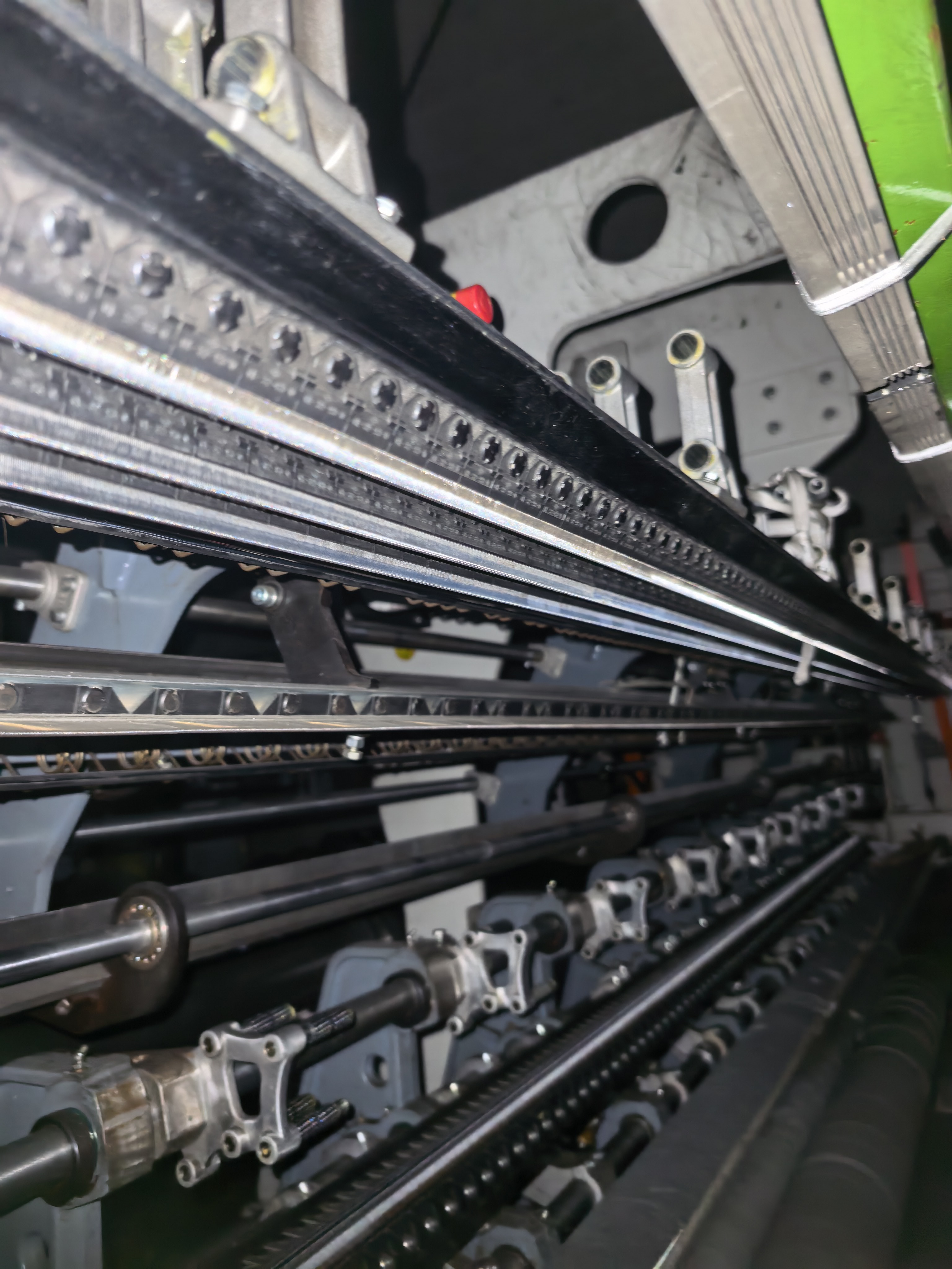 Tricot Knitting Machine
